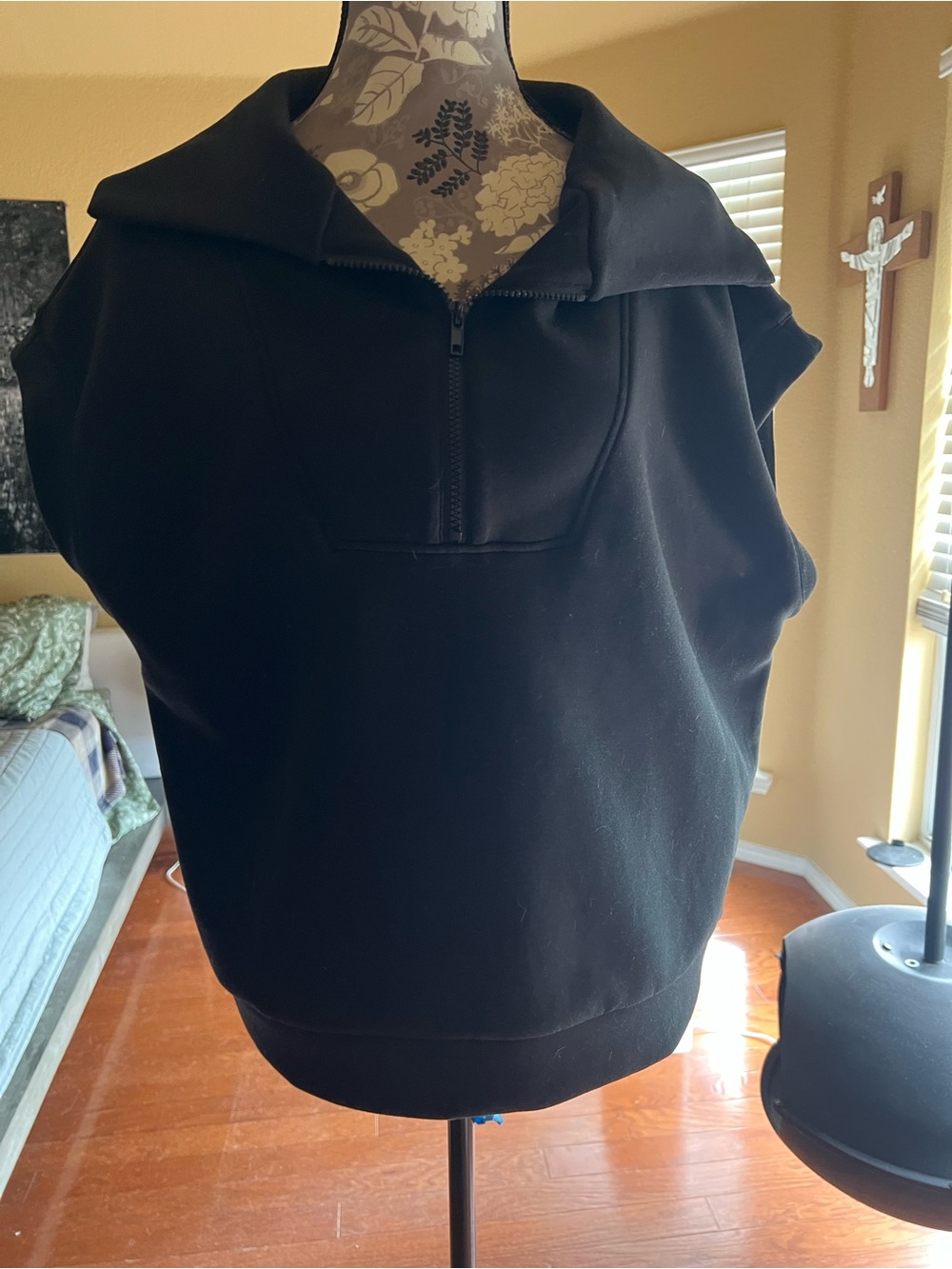 Zenana Outfitters Black Sleeveless Zip-Up Sweater Vest